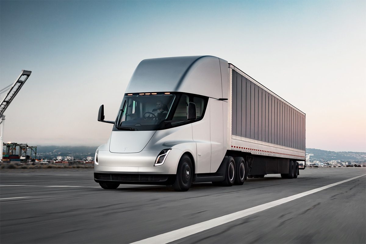 Tesla Semi 300 Mile Range (2025): The Regional Route Electric Commercial Truck